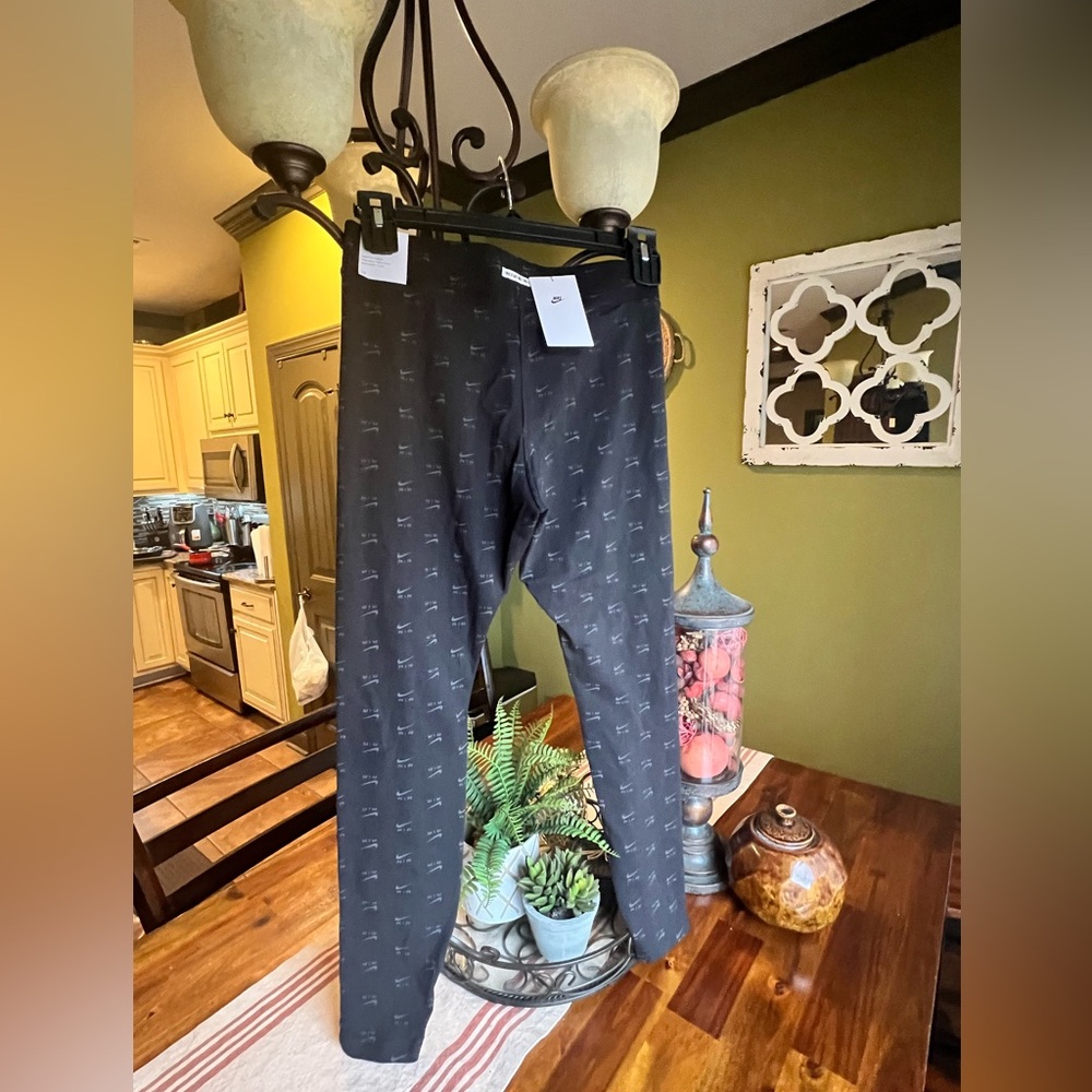 NWT Nike Women’s Black Air Tight Fit Leggings